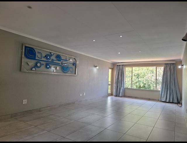 3 BEDROOM APARTMENT FOR SALE IN NORTHCLIFF